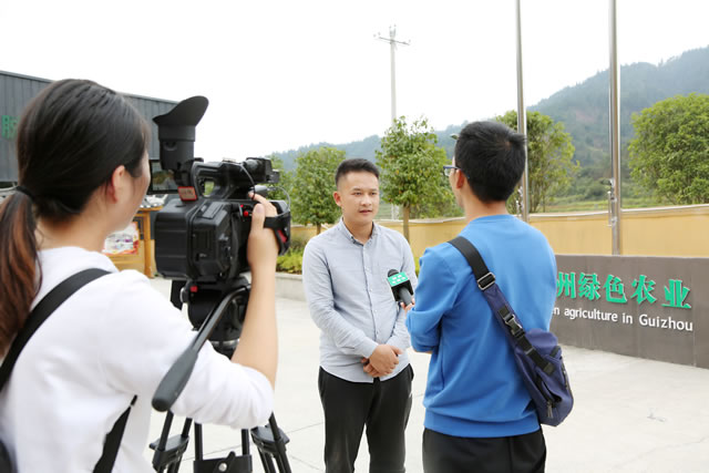 互联网时代 看新华学子如何开辟“互联网+农业”的新天地?